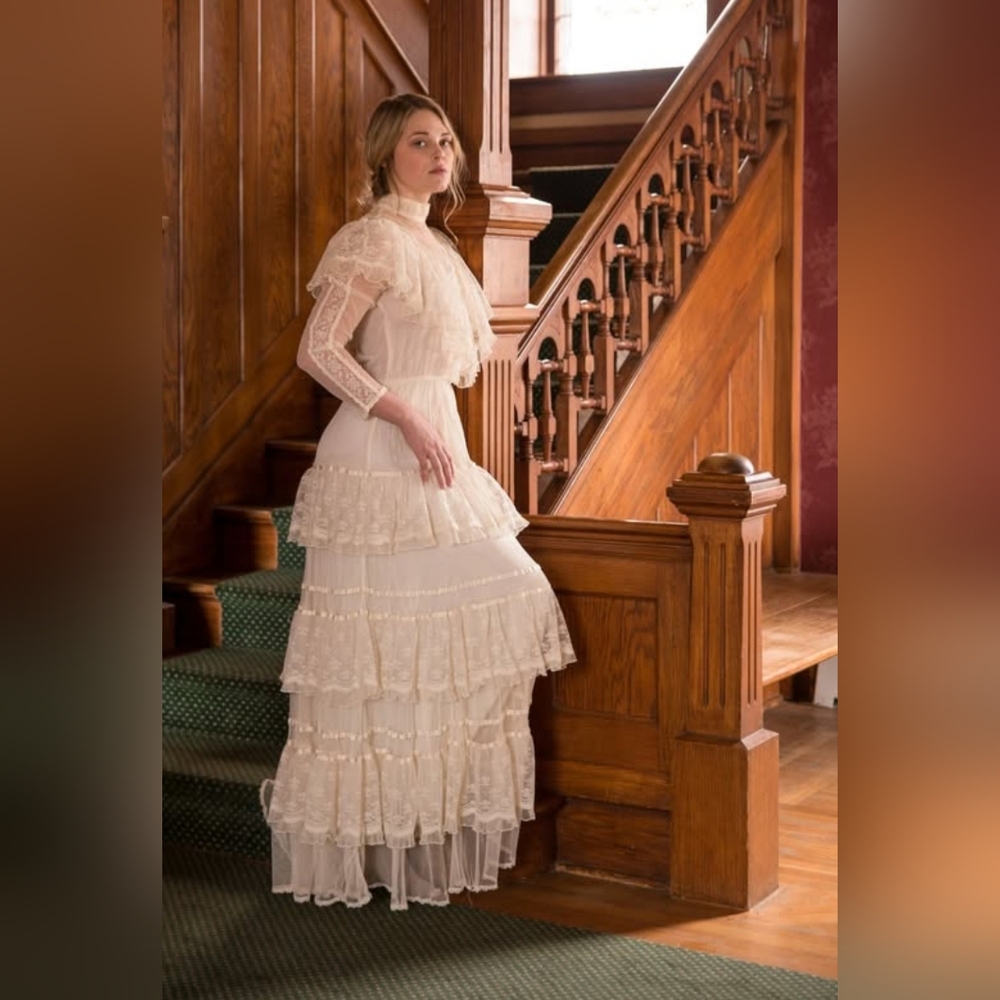 Gunne Sax Romantic Renaissance Bridal Collection 26003 Size 9 Cream Off White